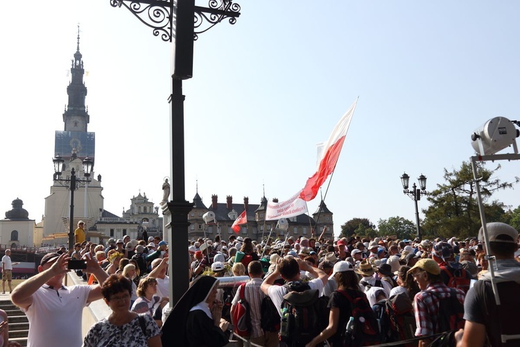 Piesza Pielgrzymka Krakowska wchodzi na Jasną Górę