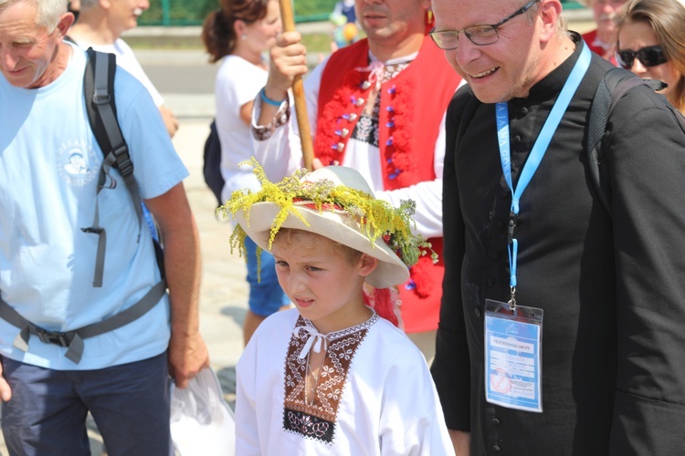 Powitanie 26. Pielgrzymki Diecezji Bielsko-Żywieckiej - grupy hałcnowskie - na Jasnej Górze - 2017