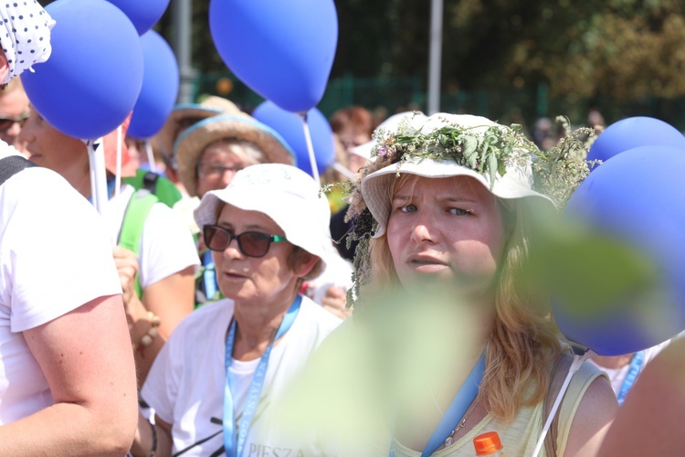 Powitanie 26. Pielgrzymki Diecezji Bielsko-Żywieckiej - grupy hałcnowskie - na Jasnej Górze - 2017