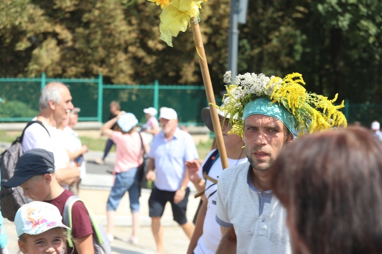 Powitanie 26. Pielgrzymki Diecezji Bielsko-Żywieckiej - grupy hałcnowskie - na Jasnej Górze - 2017