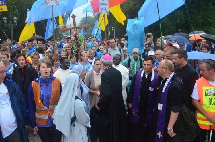 Wejście pielgrzymów na Jasną Górę