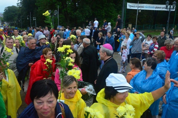 Wejście pielgrzymów na Jasną Górę