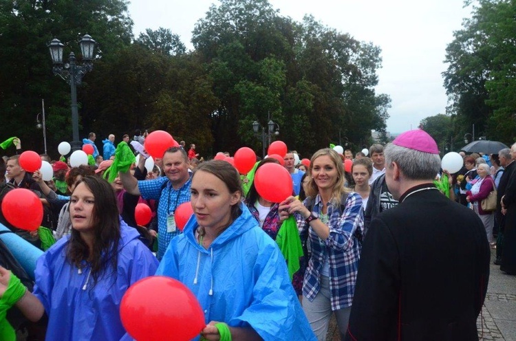 Wejście pielgrzymów na Jasną Górę