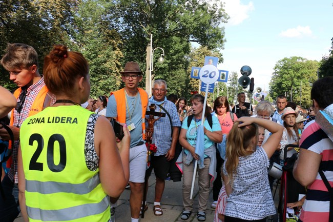 Pielgrzymka diecezji radomskiej - kolumny radomskie