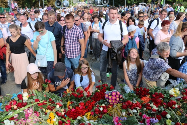 Pielgrzymka diecezji radomskiej - kolumny radomskie