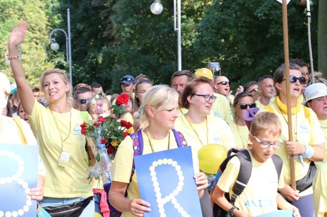 Pielgrzymka diecezji radomskiej - kolumny radomskie