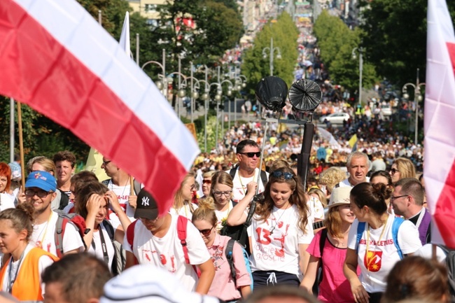 Pielgrzymka diecezji radomskiej - kolumny radomskie