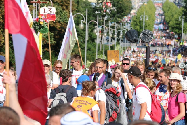 Pielgrzymka diecezji radomskiej - kolumny radomskie