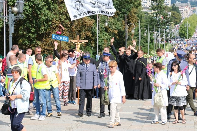 Pielgrzymka diecezji radomskiej - kolumny radomskie