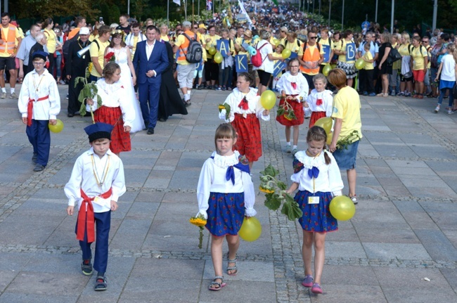 Pielgrzymka diecezji radomskiej - kolumny radomskie