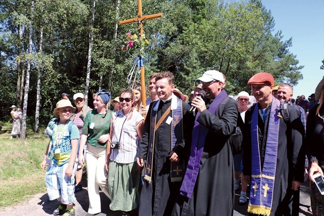 Do pątników dołączył Ireneusz Czop, który w filmie „Klecha” gra ks. Romana Kotlarza.