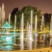 W Parku Centralnym w Olsztynie zebrało się kilkaset osób, które chciały być bliżej gwiazd.