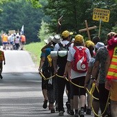 W tegorocznej, 35. Pieszej Pielgrzymce na Jasną Górę, która trwała  od 1 do 13 sierpnia, udział wzięło ponad 450 osób, które szły w 8 grupach.