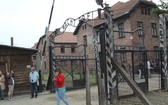 Do skandalicznego zachowania doszło w sąsiedztwie głównej bramy do obozu Auschwitz I.