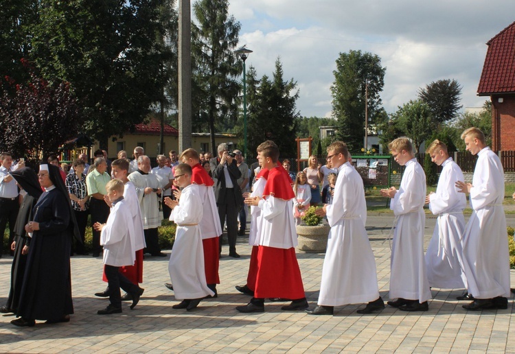 Poświęcenie nowego kościoła w Olszynie