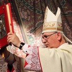 Nałożenie paliusza abp. Józefowi Górzyńskiemu