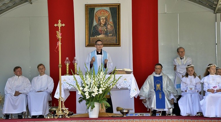 Sumie odpustowej przewodniczył ks. kan. Czesław Stolarczyk, proboszcz parafii św. Jana Chrzciciela w Sochocinie, a kazanie wygłosił ks. prałat Daniel Brzeziński z Płocka