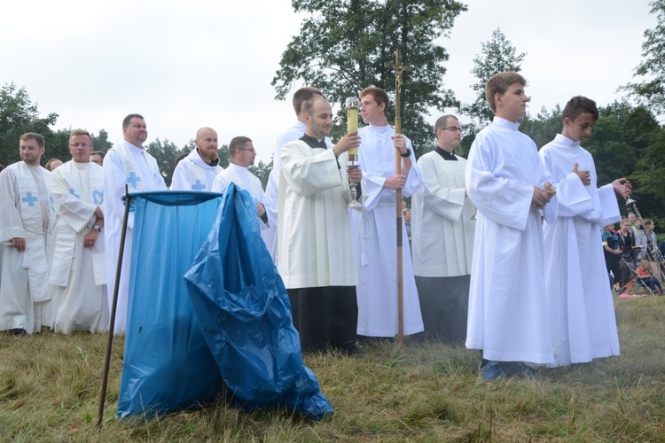 Msza św. na polanie w Pietraszowie