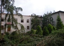 Zniszczenia w klasztorze gnieźnieńskich karmelitanek