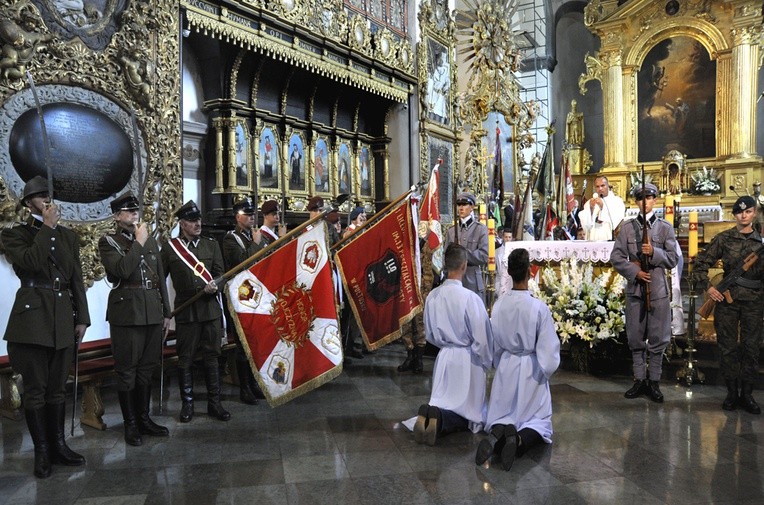 Msza św. w intencji ojczyzny w bazylice kolegiackiej