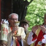 Msza św. w leśnej kaplicy na Baraniej Cisieckiej