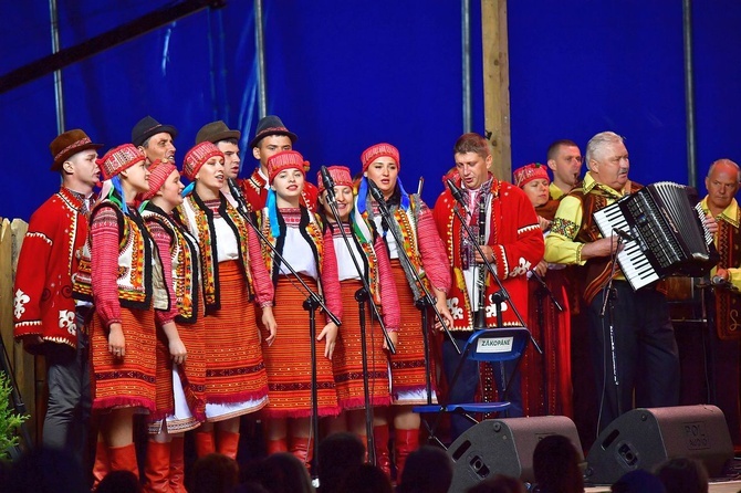 Prezentacja zespołów w namiocie festiwalowym 