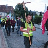 ▲	35 pielgrzymów wyruszyło z Bobolic w stronę Chlebowa.