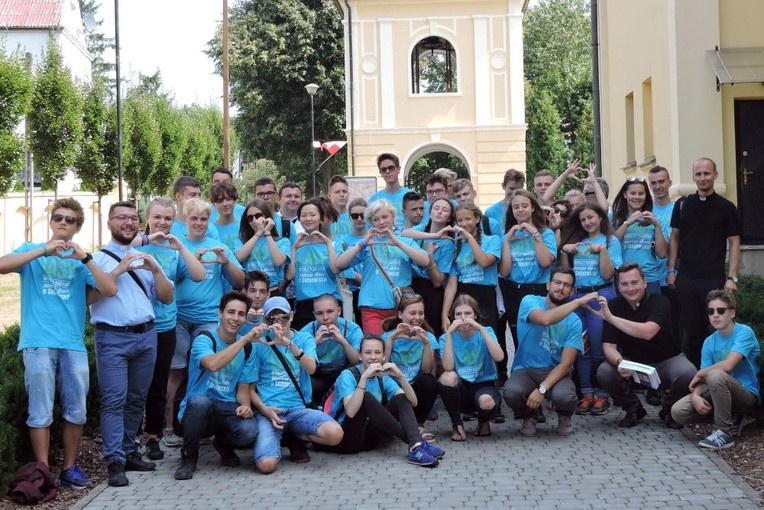 Grupowe zdjęcie biorących udział w warsztatach KSM-owiczów.