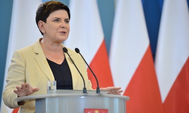 Beata Szydło ostro odpowiada na krytykę prezydenta Francji