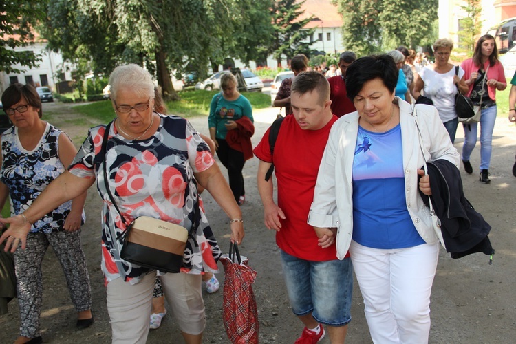 Pielgrzymka i piknik w Henrykowie