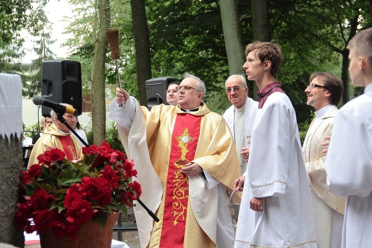 Błogosławieństwo groty Matki Bożej z Lourdes w Bińczu