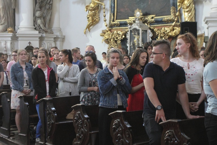 "Zdrowaś Maryjo" na kilkaset serc