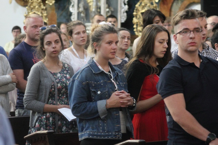 "Zdrowaś Maryjo" na kilkaset serc