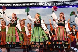 Występ zespołu pieśni i tańca "Mazowsze" był prawdziwą okrasą dożynek w Przasnyszu