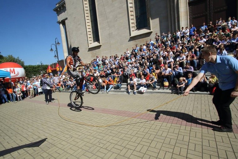 Pielgrzymka ministrantów do katowickiej katedry