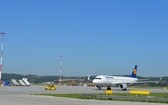 Nowe samochody "follow me" w Kraków Airport