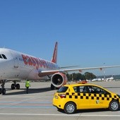 Nowe samochody "follow me" w Kraków Airport