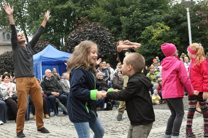 Muzyka przez duże eM koncert