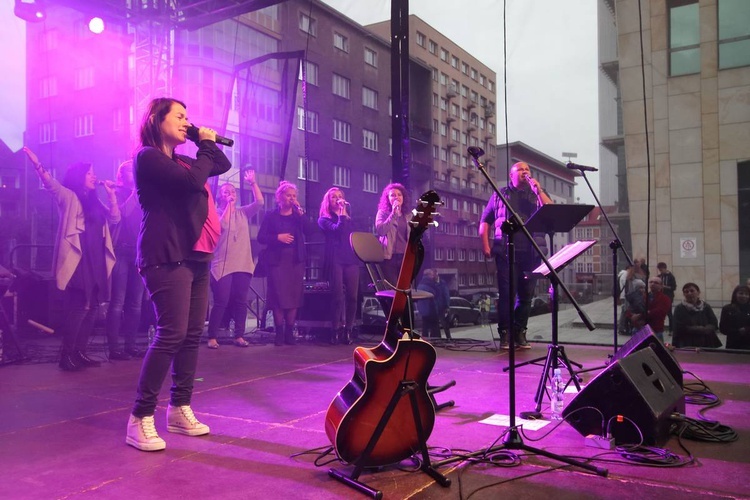 Muzyka przez duże eM koncert