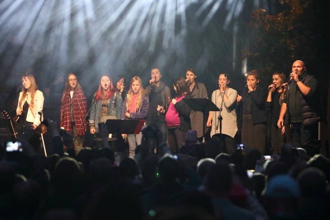 Muzyka przez duże eM koncert