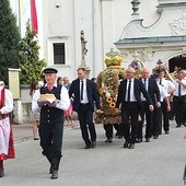 Po Eucharystii korowód wyruszył w kierunku OSiR.