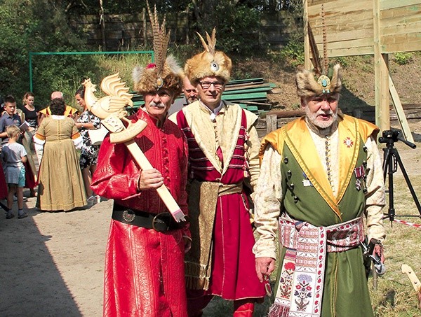 Z Mariuszem Foglem (z prawej), starszym RBSK, Marek Niedźwiecki (z lewej), Król Kurkowy, i wicekról Bogdan Łęcki.