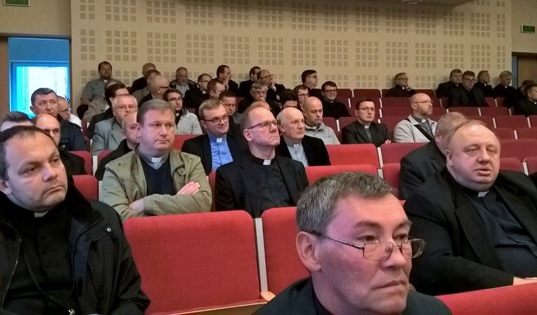 Konferencje rejonowe księży