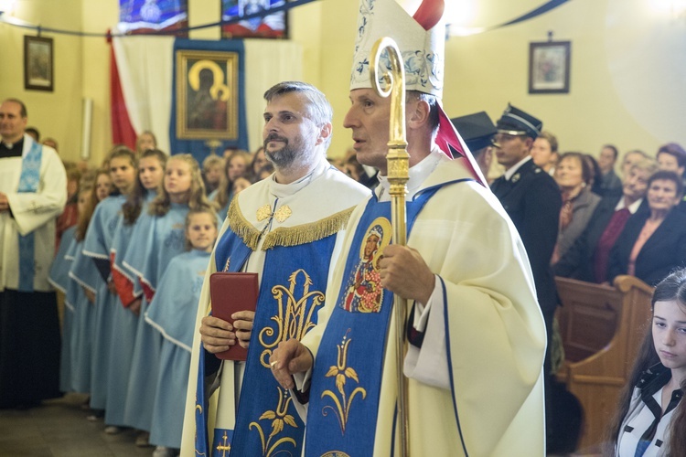 Józefów: Ikona w deszczu i gorące powitanie