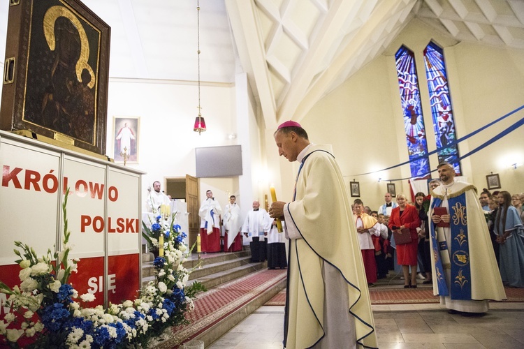 Józefów: Ikona w deszczu i gorące powitanie