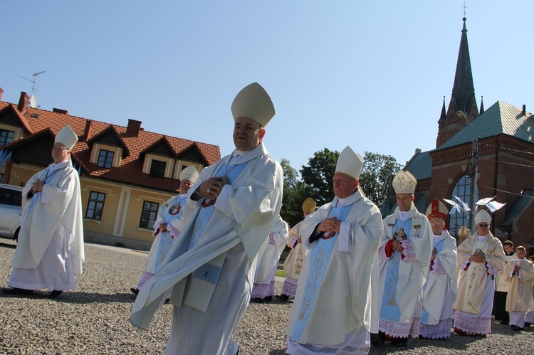 Procesja do ołtarza