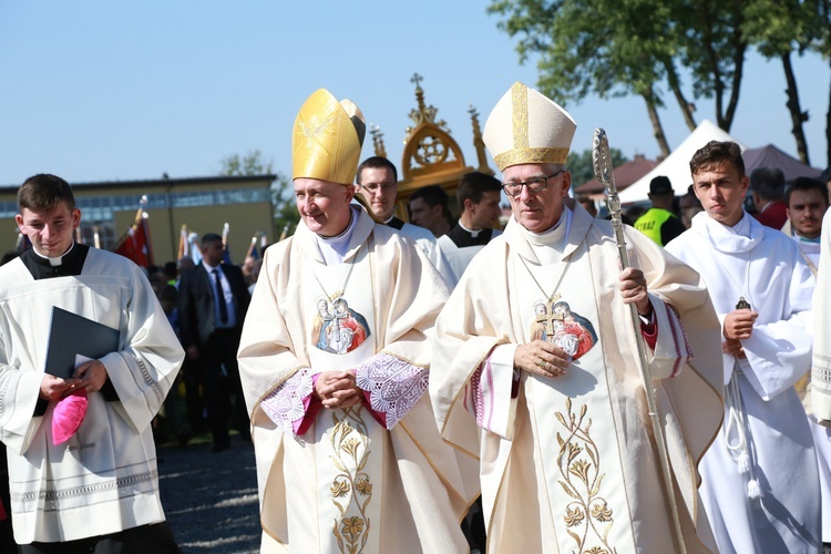 Msza święta, procesja z darami, procesja do kościoła