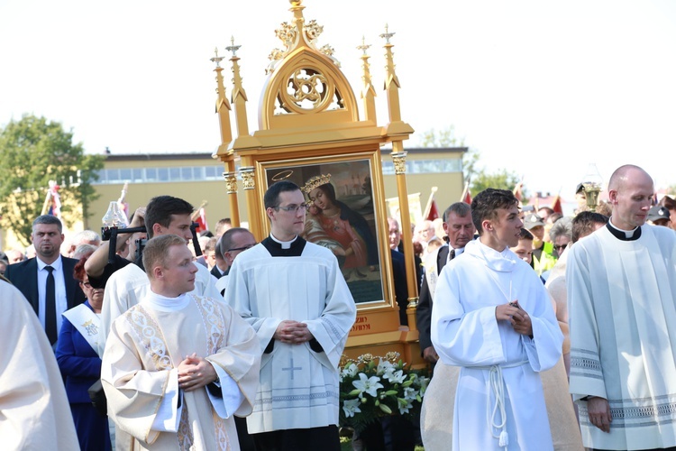 Msza święta, procesja z darami, procesja do kościoła