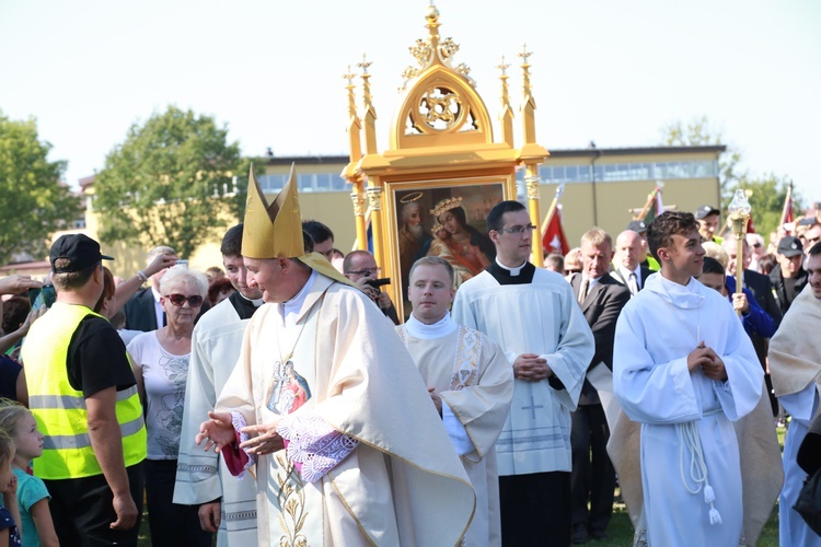 Msza święta, procesja z darami, procesja do kościoła