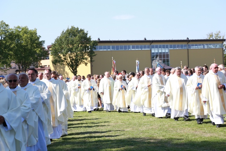 Msza święta, procesja z darami, procesja do kościoła